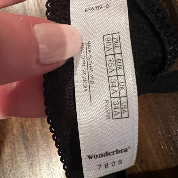 Wonderbra size 34A elegant Black and Red Lace bra, EUC - Picture 3 of 8